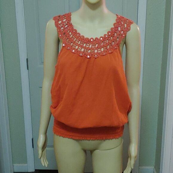 Beautiful lace front tank top - Picture 1 of 2